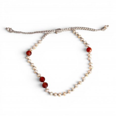 Bracelet de perles et perles de cornalines facettées